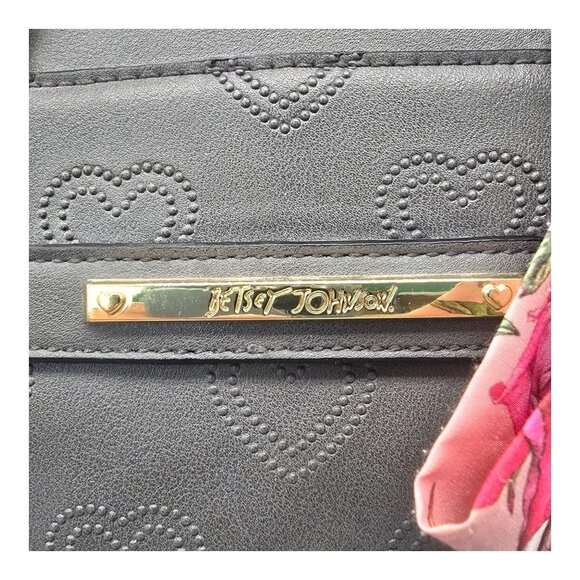 Betsey Johnson Y2K Gray Heart Embossed Handbag Pink Floral Scarf Crossbody Strap - Picture 3 of 16